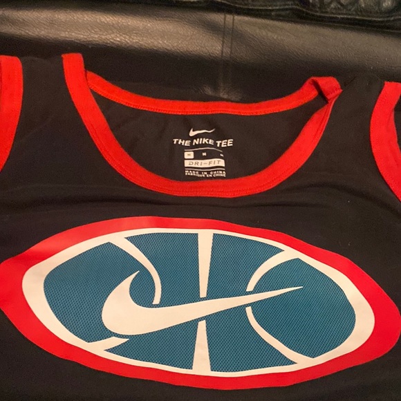 The Nike Tee DRI-FIT TankTop - Picture 2 of 3